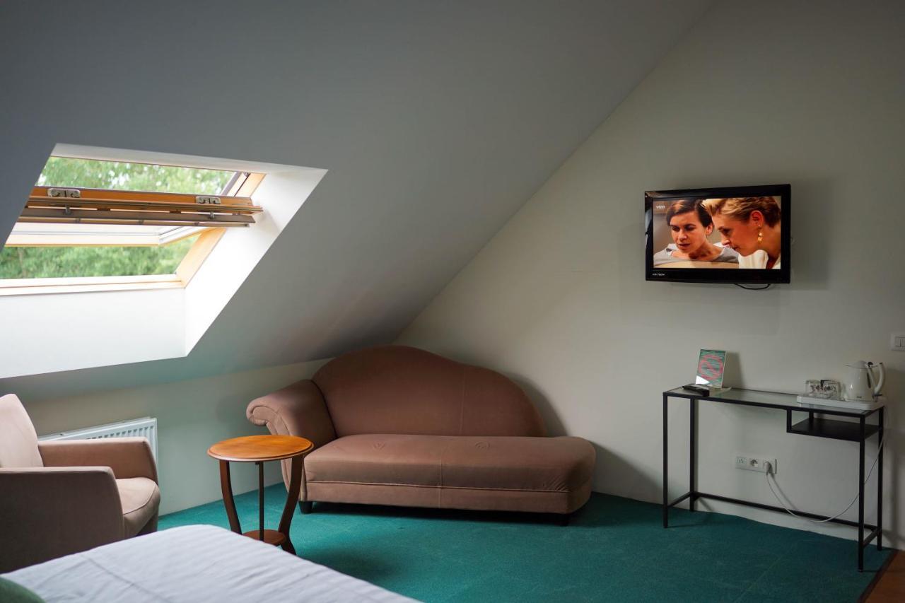 Hotel Prins Van Oranje Дийст Екстериор снимка