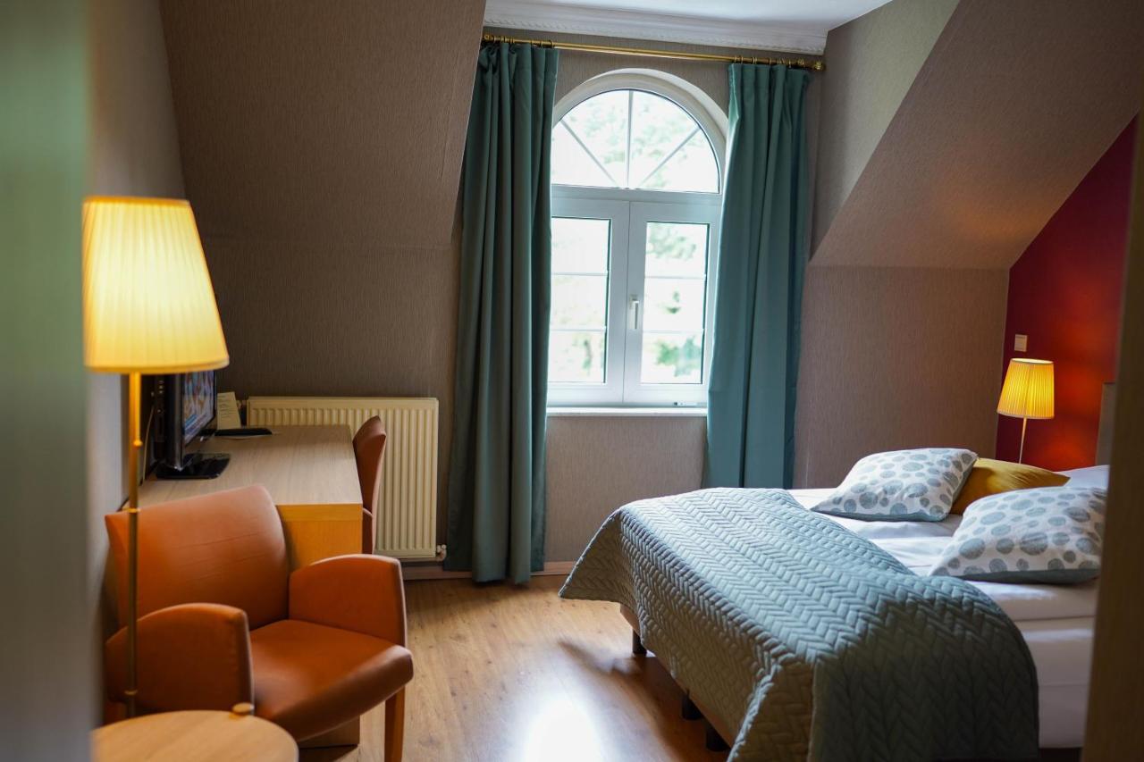 Hotel Prins Van Oranje Дийст Екстериор снимка