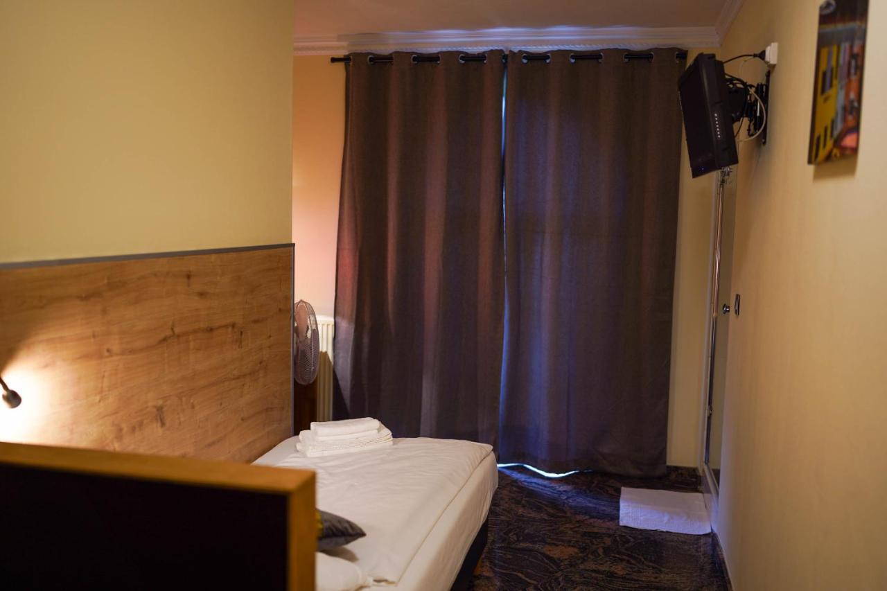 Hotel Prins Van Oranje Дийст Екстериор снимка