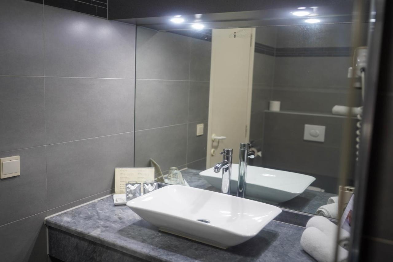 Hotel Prins Van Oranje Дийст Екстериор снимка