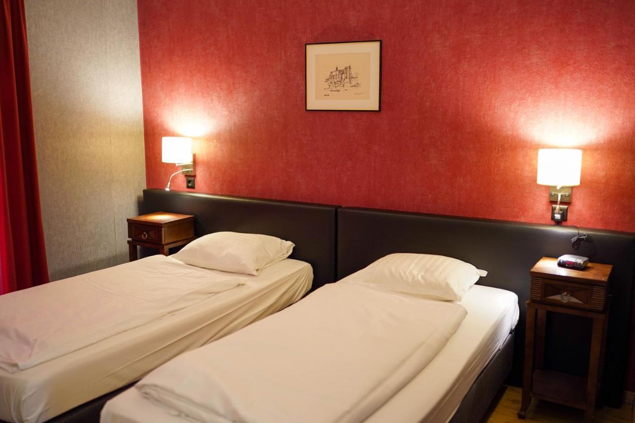 Hotel Prins Van Oranje Дийст Екстериор снимка