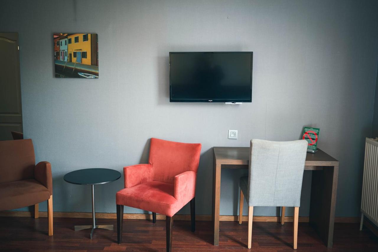 Hotel Prins Van Oranje Дийст Екстериор снимка
