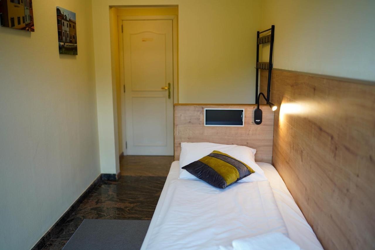 Hotel Prins Van Oranje Дийст Екстериор снимка